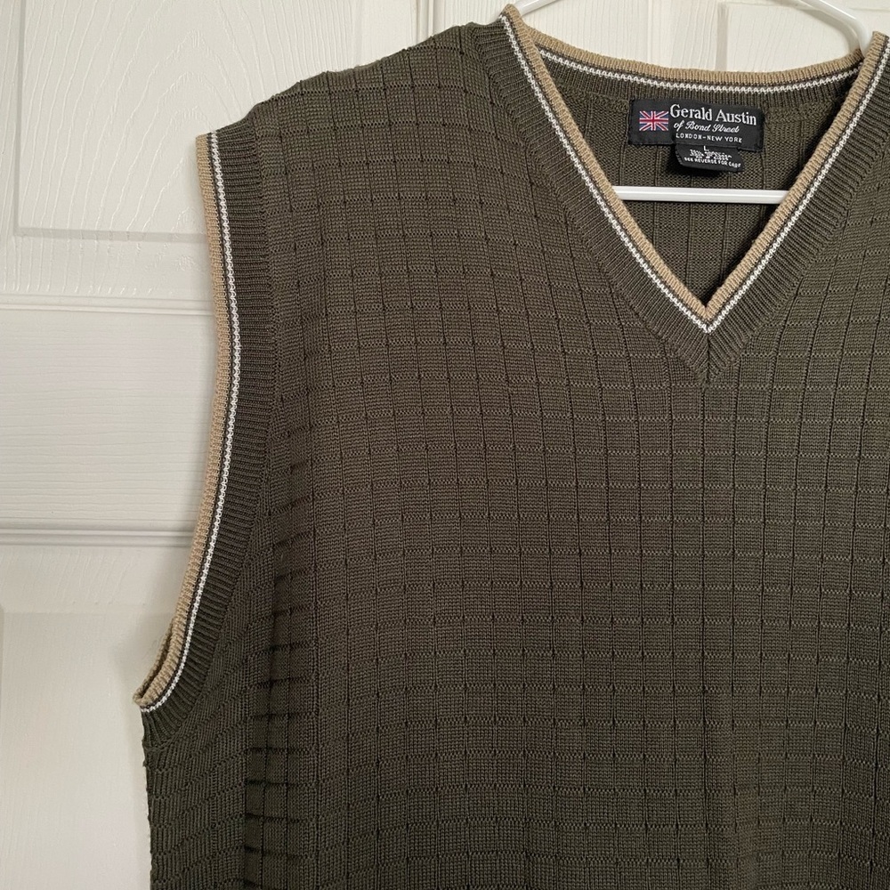 Gerald Austin of Bond Street Olive V-Neck Sweater Vest Wool Blend Sz Large - Picture 2 of 7